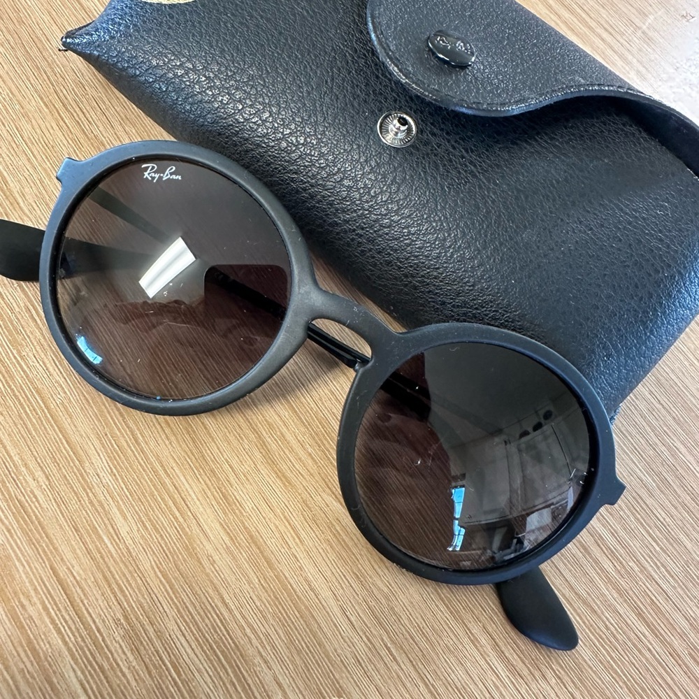 Black ray bans